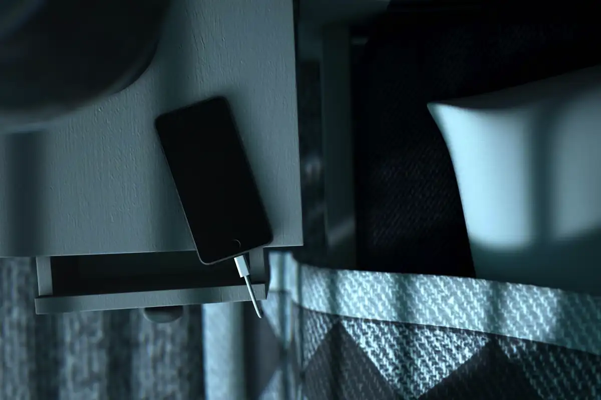 Er det sikkert at lade telefonen oplade natten over? Eksperter forklarer